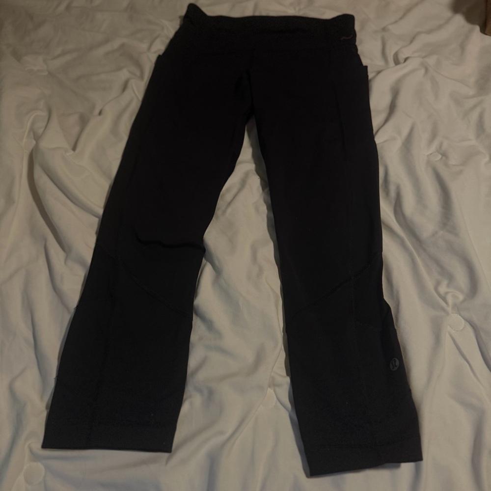 Lululemon Athletica Dark 7/8 length Cropped. Sz 4